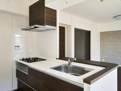 対面型キッチンですので、お子様の様子を確認しながら料理ができます。