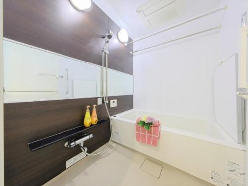 ■浴室はワイドミラー、浴室暖房乾燥機、ミストサウナ等の設備がございます！