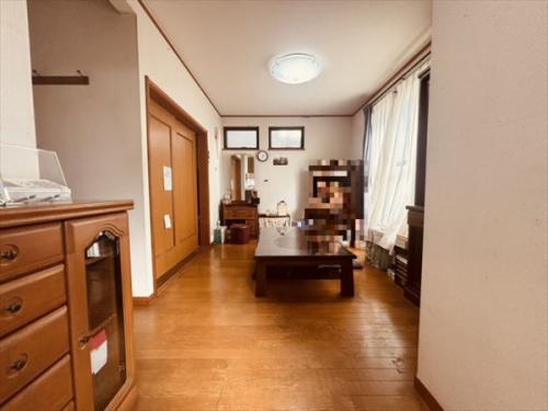 約12.4帖のリビングです。南東向きです。