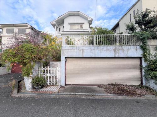 南西向き。約７８．４９坪。現況古家付き。