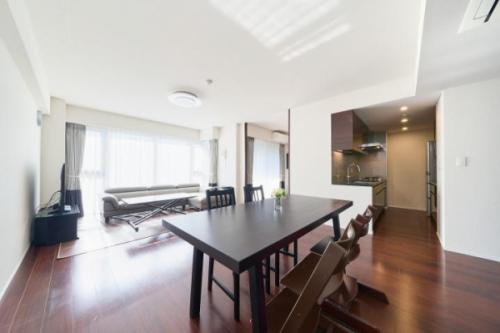 リビングダイニング部分温水式床暖房・天井高２，５２０ｍｍ