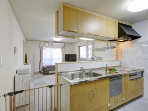 お手入れのしやすいＩＨコンロです。食洗機付のため時間にゆとりが生まれます。