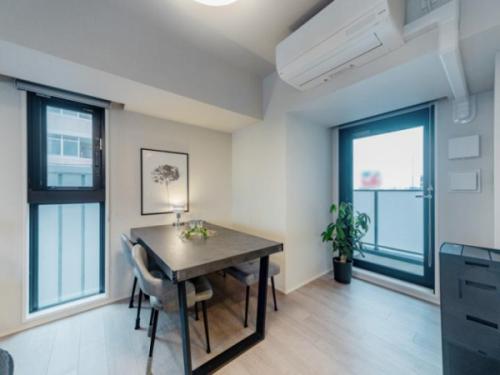 上質な光が満ちるラグジュアリーなダイニング空間