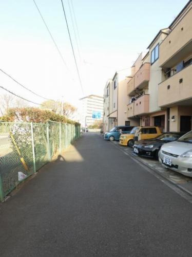 前面道路一方通行です