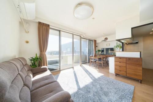 リビングダイニングには床暖房が装備・天井高2550mm