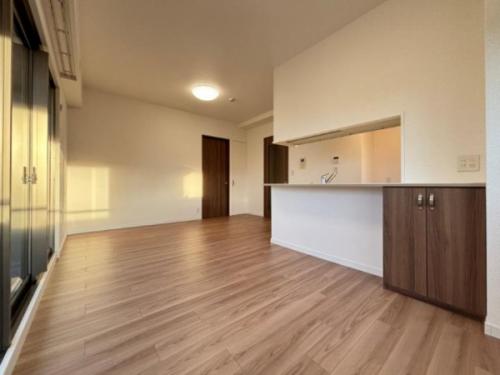 キッチンカウンター下には、収納があります。