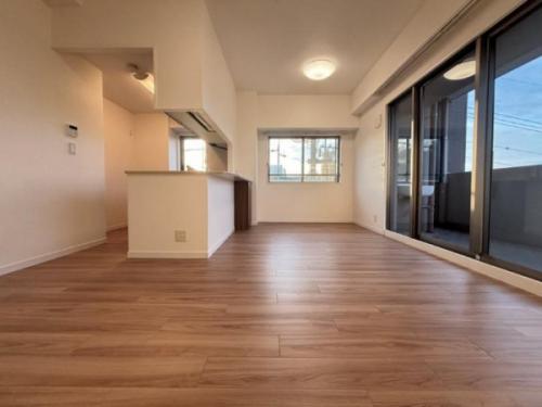 バルコニー面積は約4.9坪あります。