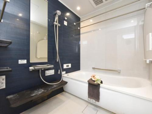 浴室乾燥暖房付きの浴室。(水回り設備は引渡しまでにハウスクリーニング実施)