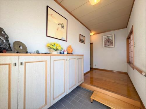 玄関～正面の廊下は、合計約5帖あります