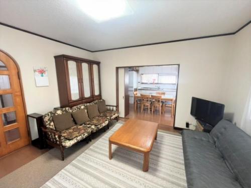 ダイニングとつなげてご利用いただけるリビング