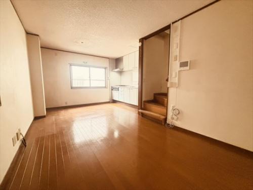 約10.5帖のリビングです。