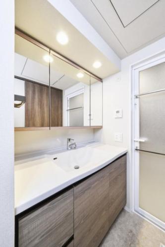 三面鏡洗面化粧台