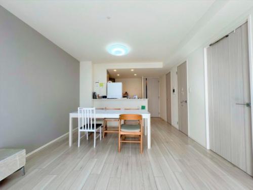 リビング・ダイニングと一体利用が可能なLDK空間です。