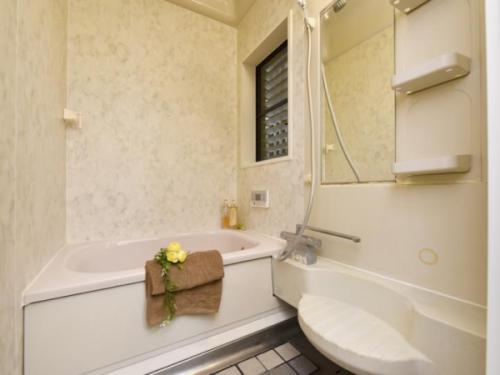 １階浴室。窓があるため喚起も行いやすい浴室です。