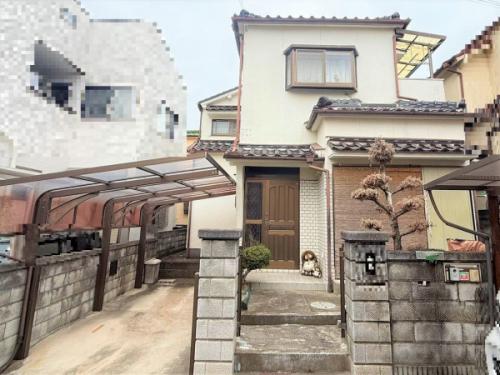 車庫スペース付きの戸建になります。