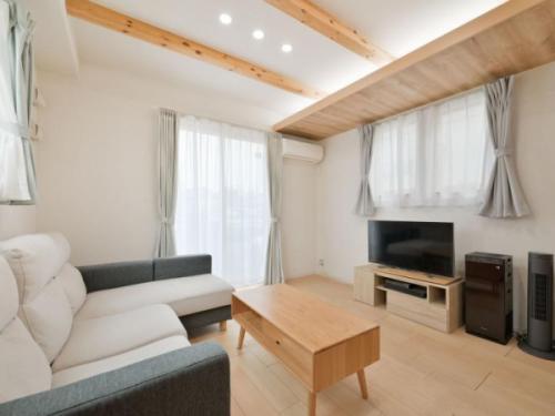 東側、南側に窓有り