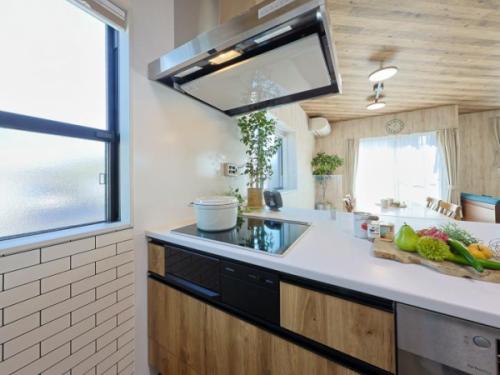 3口IHコンロ、フルオープンの食洗器【BOSCH】