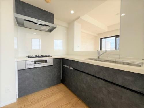 システムキッチン！３口ガスコンロ！食洗乾燥器ございます！