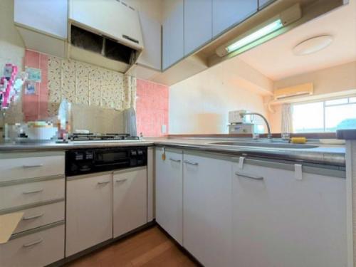 対面キッチンになります。