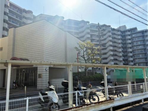 鉄骨鉄筋コンクリート造１１階建のマンションです。
