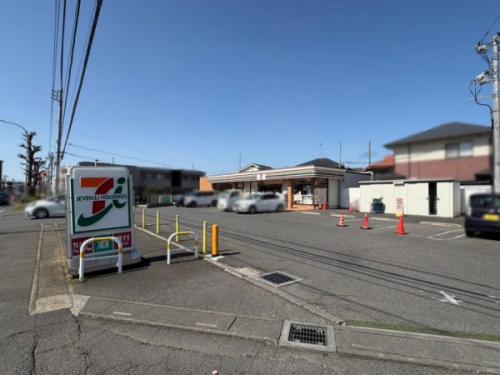 セブンイレブンさいたま中川店 711m
