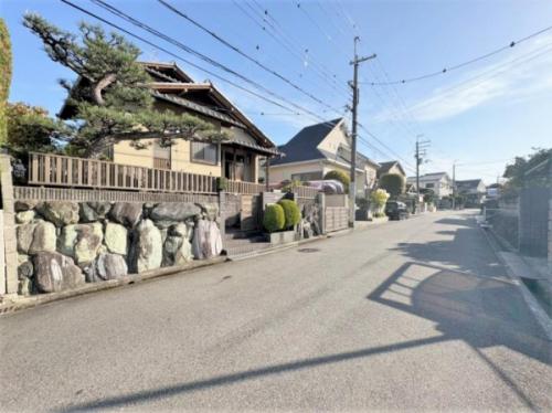 【前面道路含む現地写真】