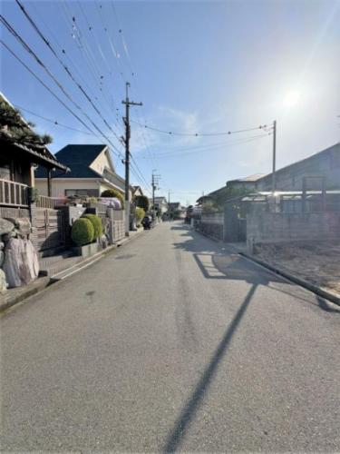 【前面道路含む現地写真】