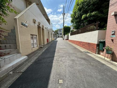 前面道路（東側から）