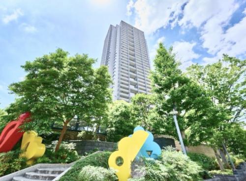 多くの緑に囲まれた代官山のシンボルマンション
