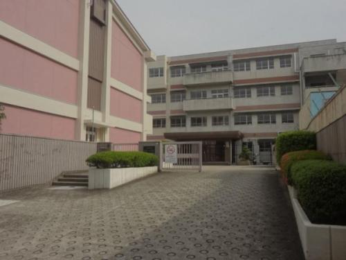前山小学校 590m 前山小学校 590m