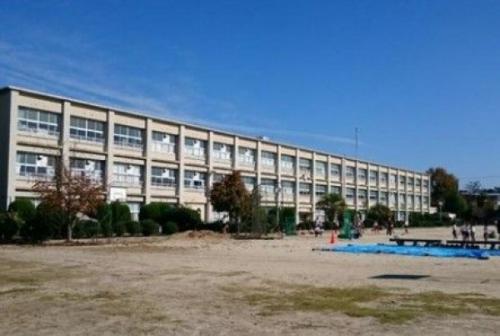連尺小学校 670m