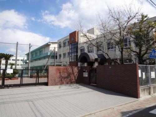 松栄小学校 850m