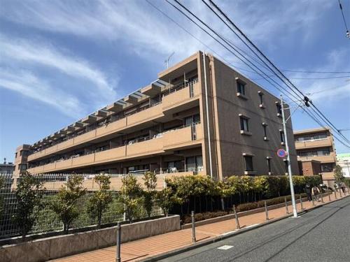 複数の飲食店が徒歩圏内に点在し、アクティブに暮らせる住環境です。