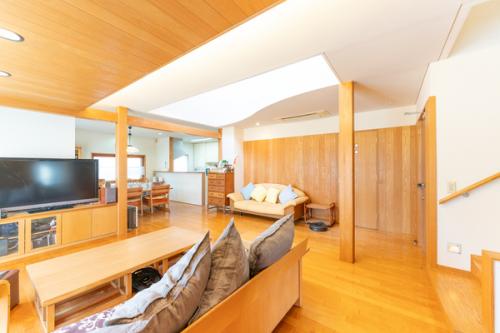 ※家具・調度品は販売対象に含まれません。木目調で落着きのある造りです。