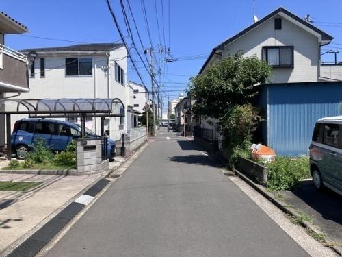 周辺は閑静な住宅街です。