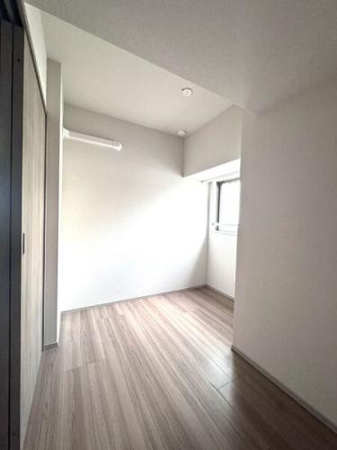 北東側の洋室です