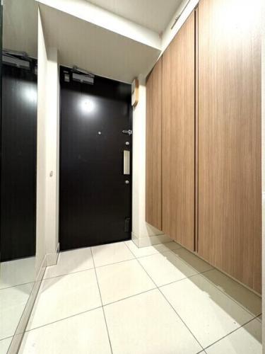 玄関にはシューズクローゼットを備えています。