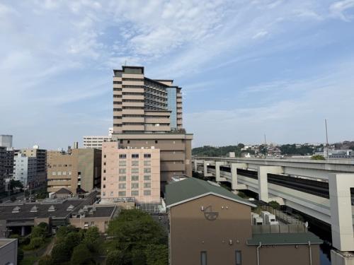 前面に高い建物がないため、開放的な眺望が魅力です