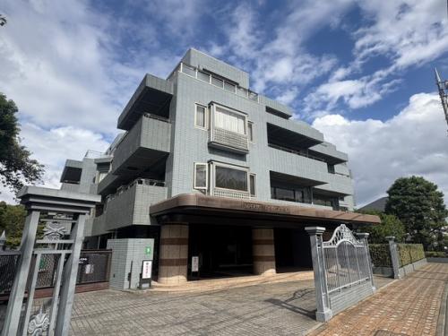 京王井の頭線「西永福」駅徒歩約10分、「浜田山」駅徒歩約12分の立地。