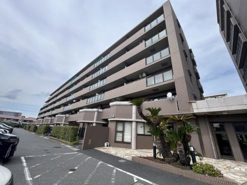 敷地内駐車場からの外観になります