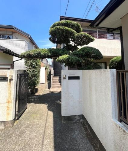 道路から奥まった、プライバシー性の高い敷地です。 道路から奥まった、プライバシー性の高い敷地です。