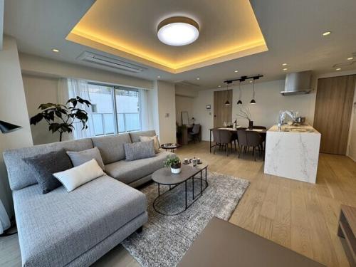 約18.9帖のLDK。足元から室内を暖める床暖房有。