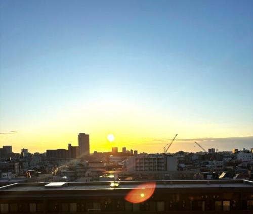 朝日がきれいに差し込むお部屋で、爽やかな朝を迎えられます。