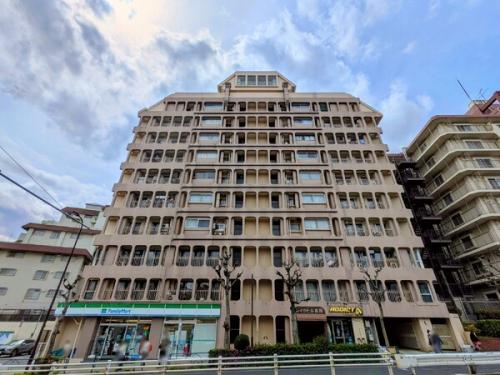 総戸数80戸、鉄骨鉄筋コンクリート造地上10階建のマンション