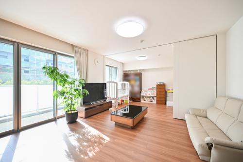 広々したリビングです。※家具・調度品は販売価格に含まれていません。