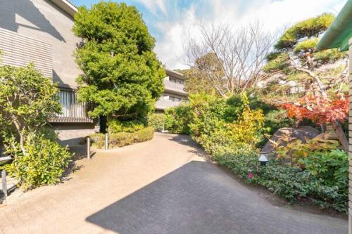 車路、エントランス前