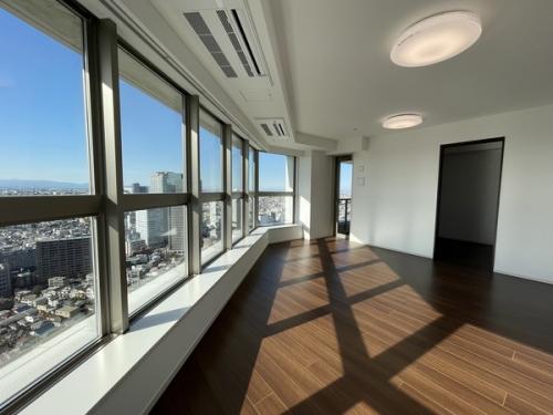 設備：天井カセットエアコン、床暖房、複層ガラス