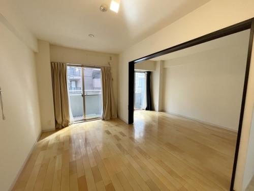 南向き、明るい室内