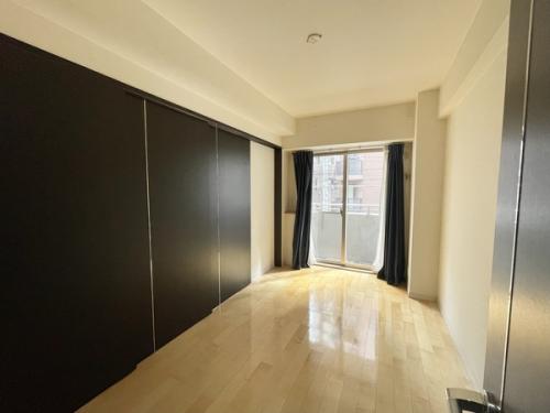 洋室：６帖／家具配置がしやすく、ウォークインクローゼットがございます