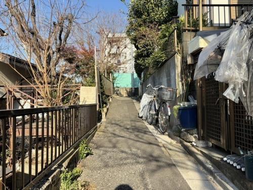北西側前面道路